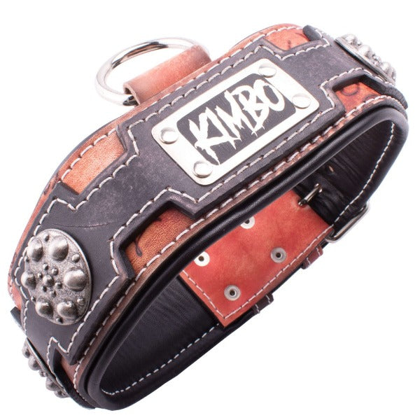 Collar de cuero para perros grandes, pitbull, american bully, rottweiler y similares. Este modelo combina dos alturas de cuero en colores rojo y negro y se decora con unos remaches decorativos. Se puede personalizar con el nombre.